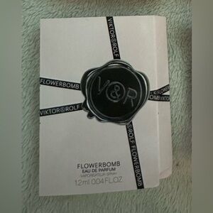🎁 VIKTOR & ROLF Flowerbomb EDP (One - 1.2mL Sample)
